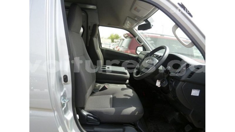 Big with watermark toyota hiace estuary import dubai 5503