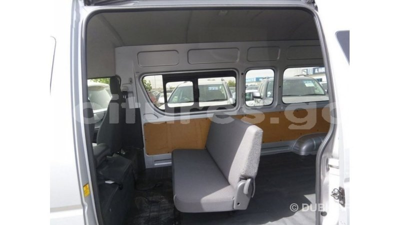 Big with watermark toyota hiace estuary import dubai 5503