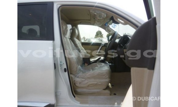 Acheter Import Voiture Toyota Prado Blanc à Import - Dubai, Estuaire Acheter Import Voiture Toyota Prado Blanc à Import - Dubai, Estuaire