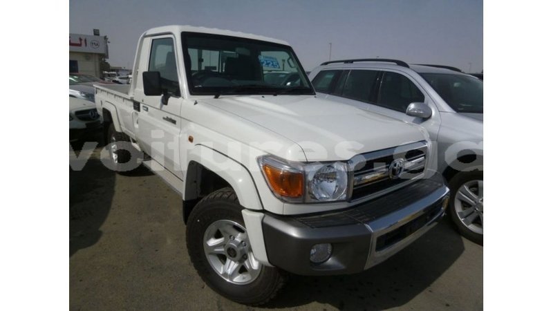 Big with watermark toyota land cruiser estuary import dubai 5509