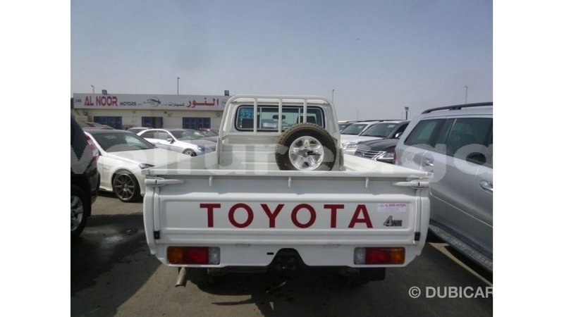 Big with watermark toyota land cruiser estuary import dubai 5509