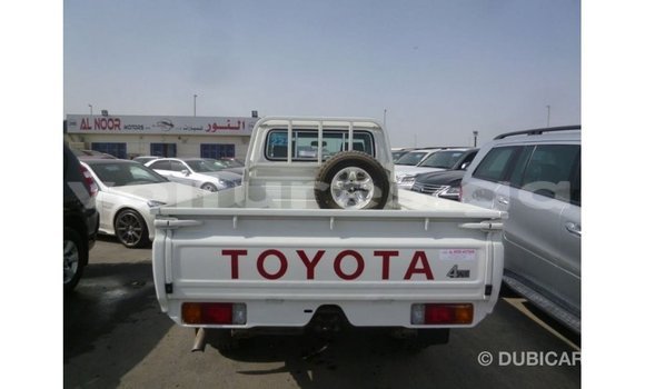 Sayi Imported Toyota Land Cruiser White Mota in Import - Dubai a estuary Sayi Imported Toyota Land Cruiser White Mota in Import - Dubai a estuary