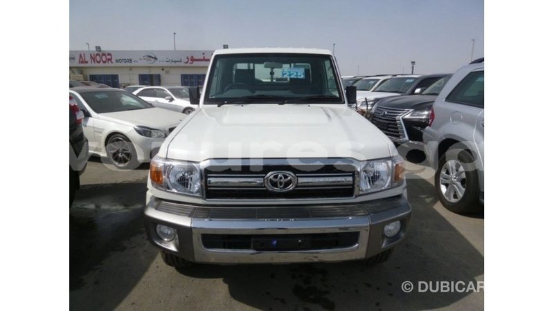 Big with watermark toyota land cruiser estuary import dubai 5509