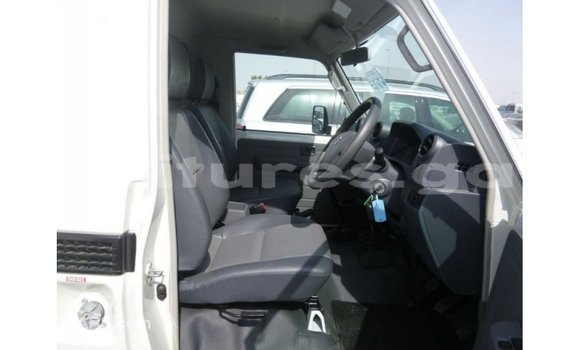Sayi Imported Toyota Land Cruiser White Mota in Import - Dubai a estuary Sayi Imported Toyota Land Cruiser White Mota in Import - Dubai a estuary