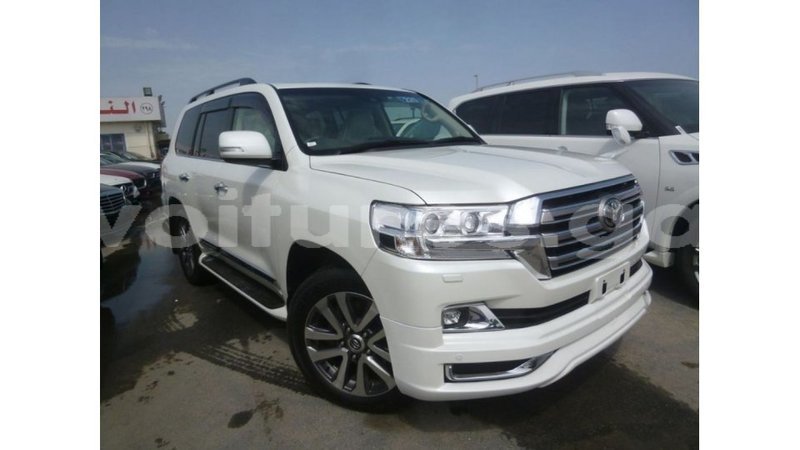 Big with watermark toyota land cruiser estuary import dubai 5510