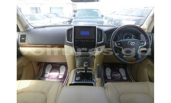 Sayi Imported Toyota Land Cruiser White Mota in Import - Dubai a estuary Sayi Imported Toyota Land Cruiser White Mota in Import - Dubai a estuary