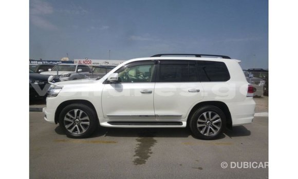 Sayi Imported Toyota Land Cruiser White Mota in Import - Dubai a estuary Sayi Imported Toyota Land Cruiser White Mota in Import - Dubai a estuary