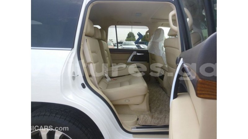 Big with watermark toyota land cruiser estuary import dubai 5510