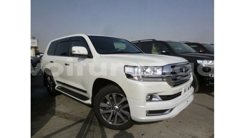 Big with watermark toyota land cruiser estuary import dubai 5511