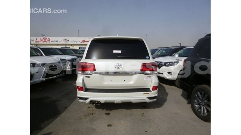 Big with watermark toyota land cruiser estuary import dubai 5511