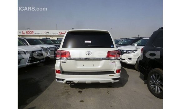 Sayi Imported Toyota Land Cruiser White Mota in Import - Dubai a estuary Sayi Imported Toyota Land Cruiser White Mota in Import - Dubai a estuary