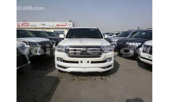 Sayi Imported Toyota Land Cruiser White Mota in Import - Dubai a estuary Sayi Imported Toyota Land Cruiser White Mota in Import - Dubai a estuary