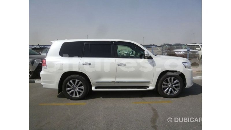 Big with watermark toyota land cruiser estuary import dubai 5511