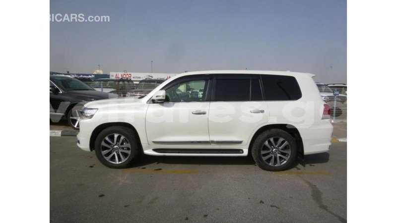 Big with watermark toyota land cruiser estuary import dubai 5511