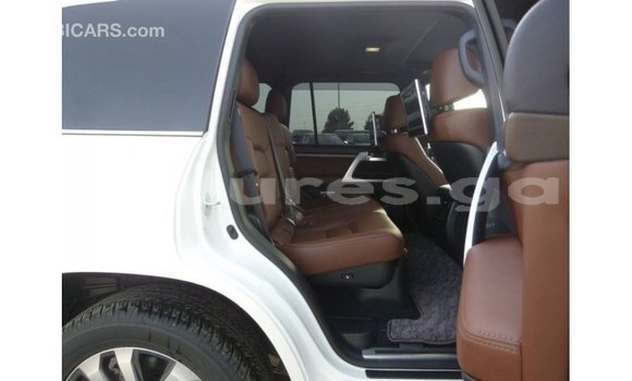 Sayi Imported Toyota Land Cruiser White Mota in Import - Dubai a estuary Sayi Imported Toyota Land Cruiser White Mota in Import - Dubai a estuary