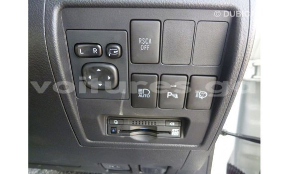 Sayi Imported Toyota Land Cruiser White Mota in Import - Dubai a estuary Sayi Imported Toyota Land Cruiser White Mota in Import - Dubai a estuary