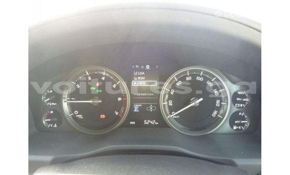 Sayi Imported Toyota Land Cruiser White Mota in Import - Dubai a estuary Sayi Imported Toyota Land Cruiser White Mota in Import - Dubai a estuary