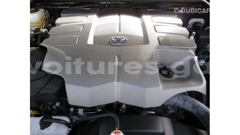 Big with watermark toyota land cruiser estuary import dubai 5511