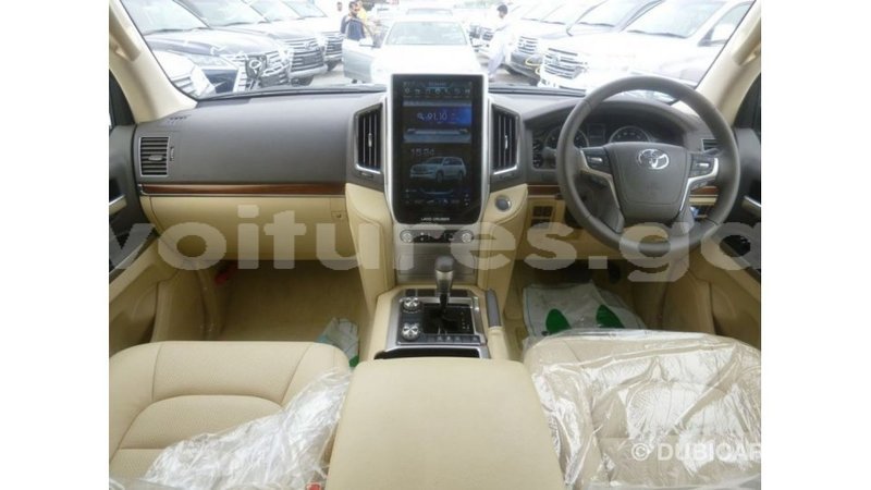 Big with watermark toyota land cruiser estuary import dubai 5512