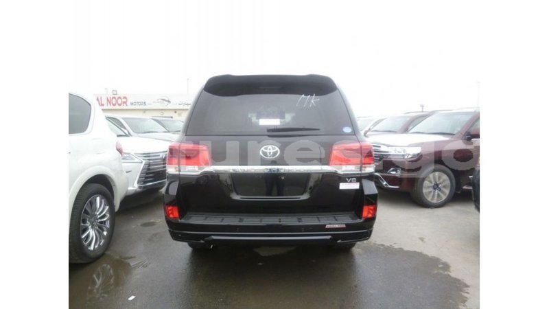 Big with watermark toyota land cruiser estuary import dubai 5512