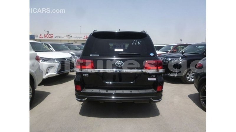 Big with watermark toyota land cruiser estuary import dubai 5514