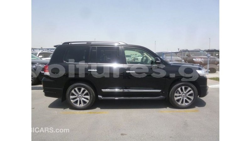 Big with watermark toyota land cruiser estuary import dubai 5514