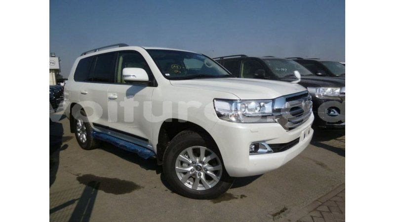 Big with watermark toyota land cruiser estuary import dubai 5515