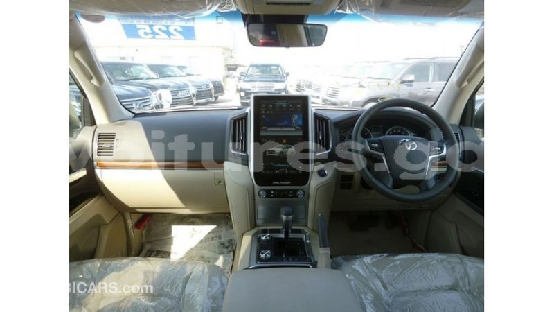 Big with watermark toyota land cruiser estuary import dubai 5515