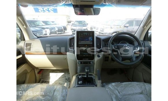 Sayi Imported Toyota Land Cruiser White Mota in Import - Dubai a estuary Sayi Imported Toyota Land Cruiser White Mota in Import - Dubai a estuary