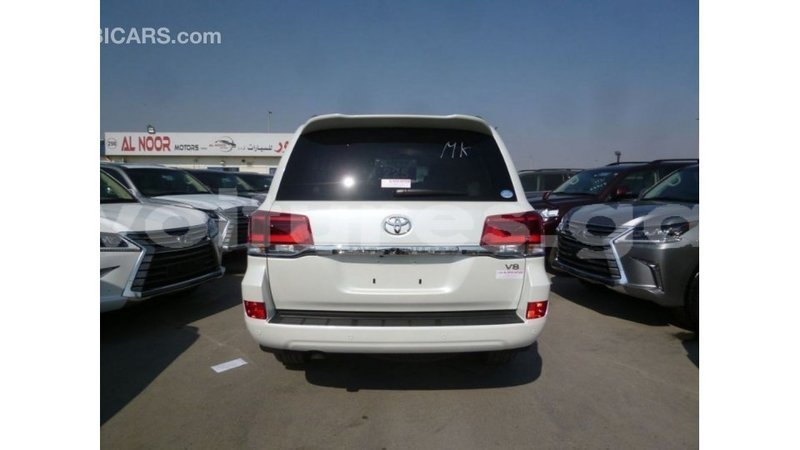 Big with watermark toyota land cruiser estuary import dubai 5515