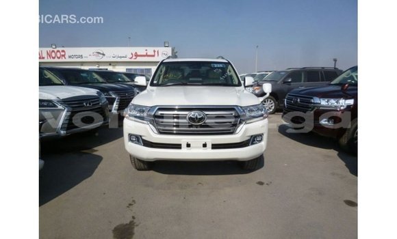 Sayi Imported Toyota Land Cruiser White Mota in Import - Dubai a estuary Sayi Imported Toyota Land Cruiser White Mota in Import - Dubai a estuary