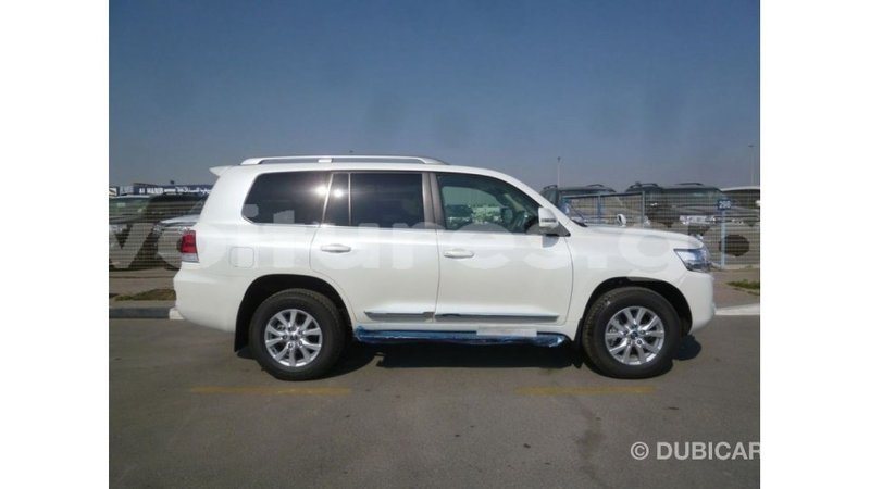 Big with watermark toyota land cruiser estuary import dubai 5515