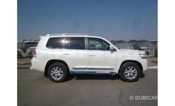 Sayi Imported Toyota Land Cruiser White Mota in Import - Dubai a estuary Sayi Imported Toyota Land Cruiser White Mota in Import - Dubai a estuary