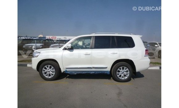 Sayi Imported Toyota Land Cruiser White Mota in Import - Dubai a estuary Sayi Imported Toyota Land Cruiser White Mota in Import - Dubai a estuary