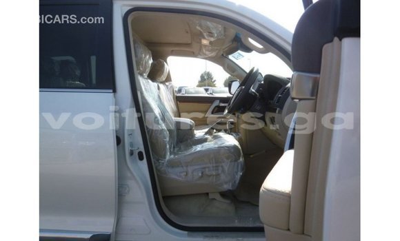 Sayi Imported Toyota Land Cruiser White Mota in Import - Dubai a estuary Sayi Imported Toyota Land Cruiser White Mota in Import - Dubai a estuary