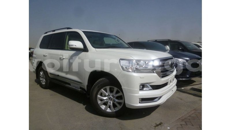 Big with watermark toyota land cruiser estuary import dubai 5516