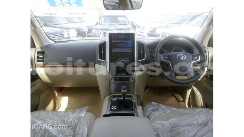 Big with watermark toyota land cruiser estuary import dubai 5516