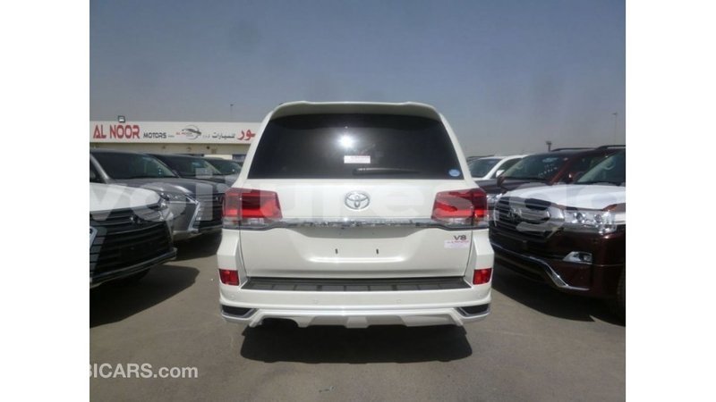 Big with watermark toyota land cruiser estuary import dubai 5516