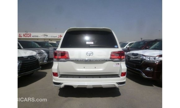 Acheter Import Voiture Toyota Land Cruiser Blanc à Import - Dubai, Estuaire Acheter Import Voiture Toyota Land Cruiser Blanc à Import - Dubai, Estuaire