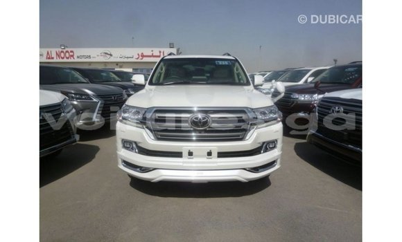 Acheter Import Voiture Toyota Land Cruiser Blanc à Import - Dubai, Estuaire Acheter Import Voiture Toyota Land Cruiser Blanc à Import - Dubai, Estuaire