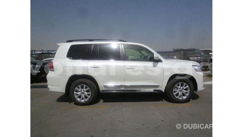 Big with watermark toyota land cruiser estuary import dubai 5516