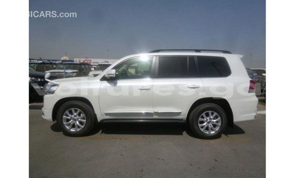 Acheter Import Voiture Toyota Land Cruiser Blanc à Import - Dubai, Estuaire Acheter Import Voiture Toyota Land Cruiser Blanc à Import - Dubai, Estuaire