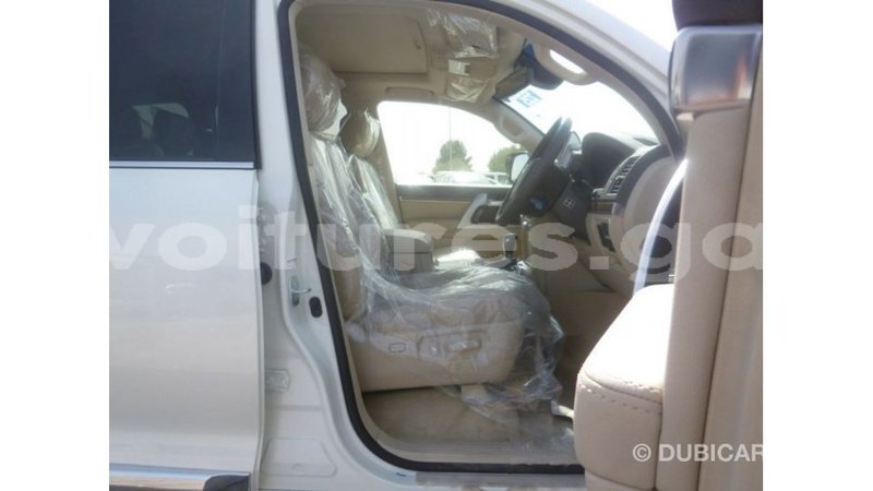 Big with watermark toyota land cruiser estuary import dubai 5516