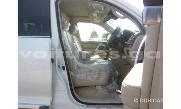 Acheter Import Voiture Toyota Land Cruiser Blanc à Import - Dubai, Estuaire Acheter Import Voiture Toyota Land Cruiser Blanc à Import - Dubai, Estuaire