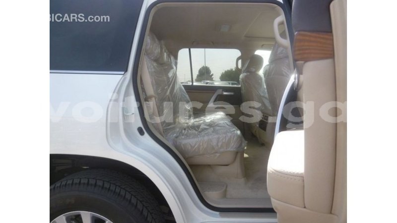 Big with watermark toyota land cruiser estuary import dubai 5516