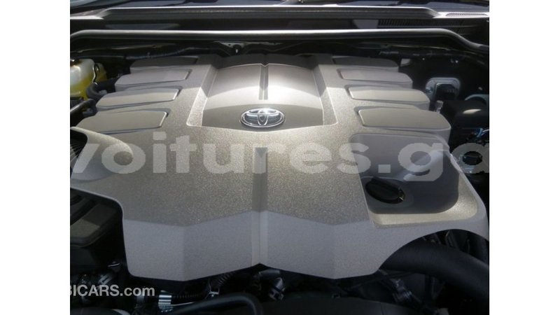 Big with watermark toyota land cruiser estuary import dubai 5516