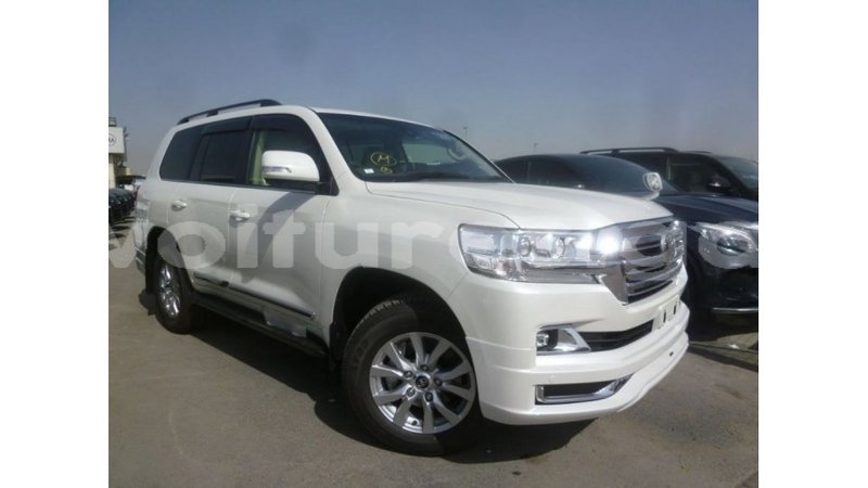 Big with watermark toyota land cruiser estuary import dubai 5517