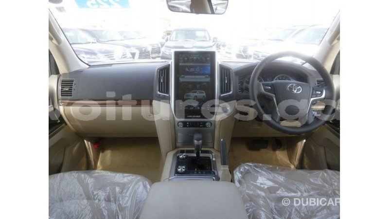 Big with watermark toyota land cruiser estuary import dubai 5517