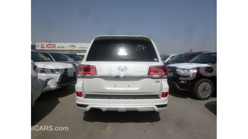 Big with watermark toyota land cruiser estuary import dubai 5517