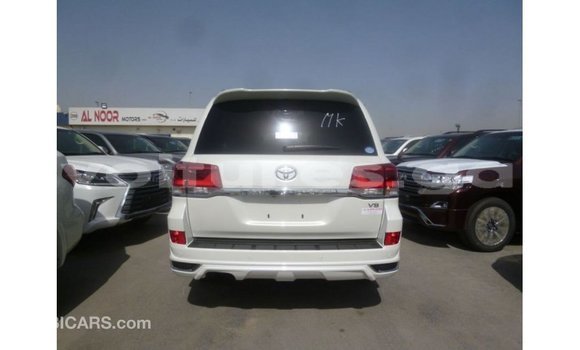 Buy Import Toyota Land Cruiser White Car in Import - Dubai in Estuary Buy Import Toyota Land Cruiser White Car in Import - Dubai in Estuary